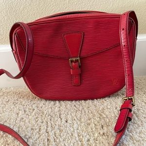 Parting ways with a very well loved crossbody Louis Vuitton Jeune Fille
